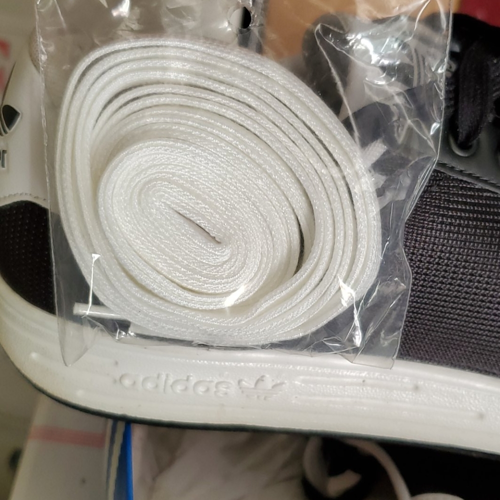 Adidas - Picture 3 of 4